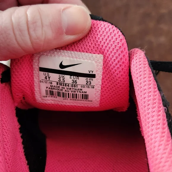Nike Youth Size 4 Black and Pink Running Shoes - Picture 7 of 7